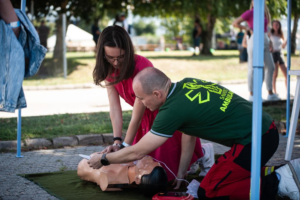 Ambulancia / Újraélesztés oktatása / Mentési bemutató