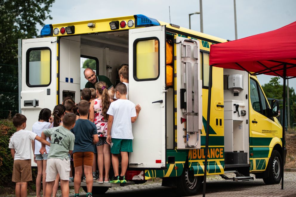 Mentőautó simogató